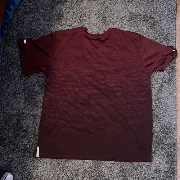 Mens burgundy running tee - Picture 3 of 3